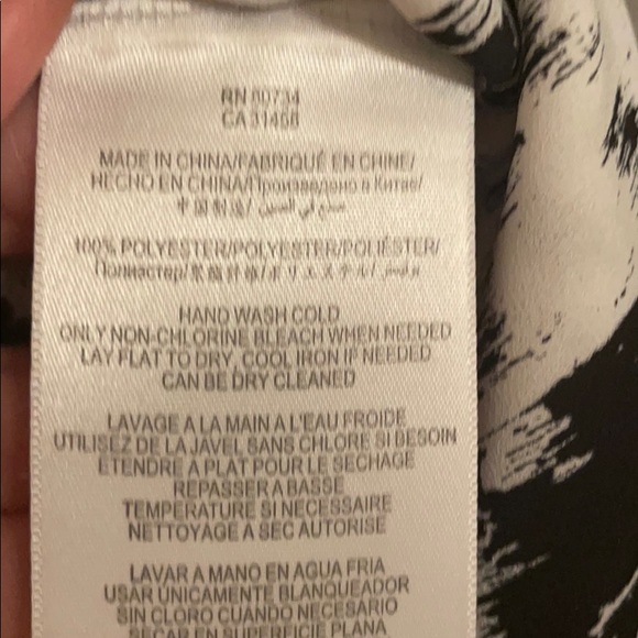 Sleeveless Blouse - Picture 6 of 6